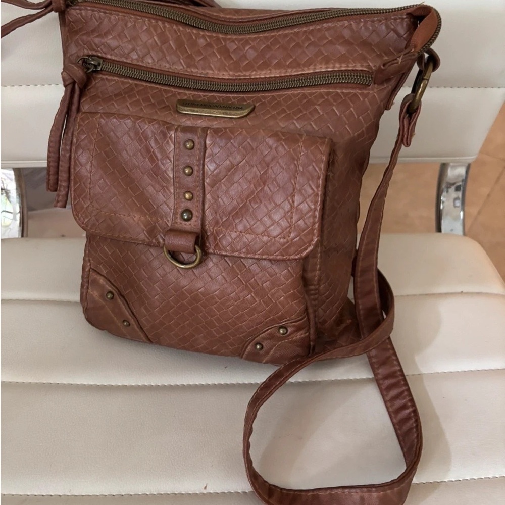Stone Mountain crossbody bag.